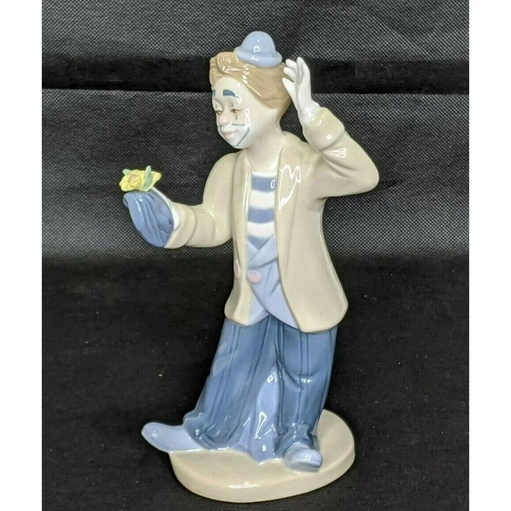Vintage Clown Yellow Flowers Porcelain Figurine 9